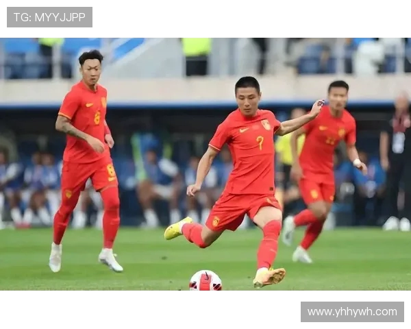 足球战术革新与技术演进:探索现代足球的进攻、防守与团队协作新趋势 足球战术革新与技术演进:探索现代足球的进攻、防守与团队协作新趋势