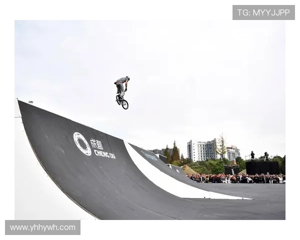 成都与重庆极限运动队赛后复盘分析个人能力的较量与启示